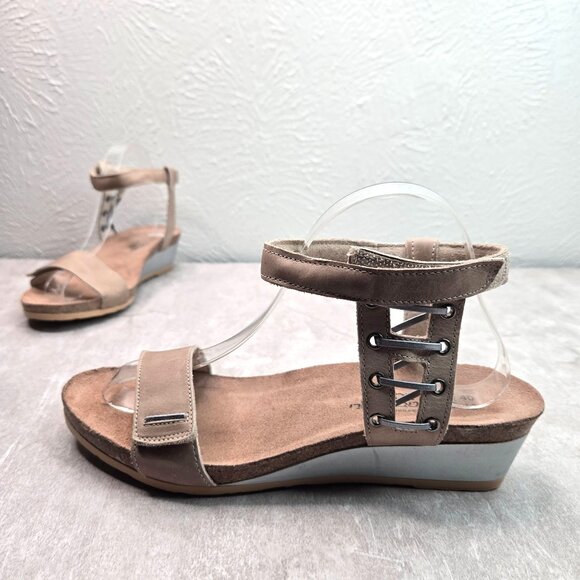 Naot Low Wedge Sandals Tan Leather Minimalist Boho Comfot Open Toe Ankle Strap - Picture 1 of 11